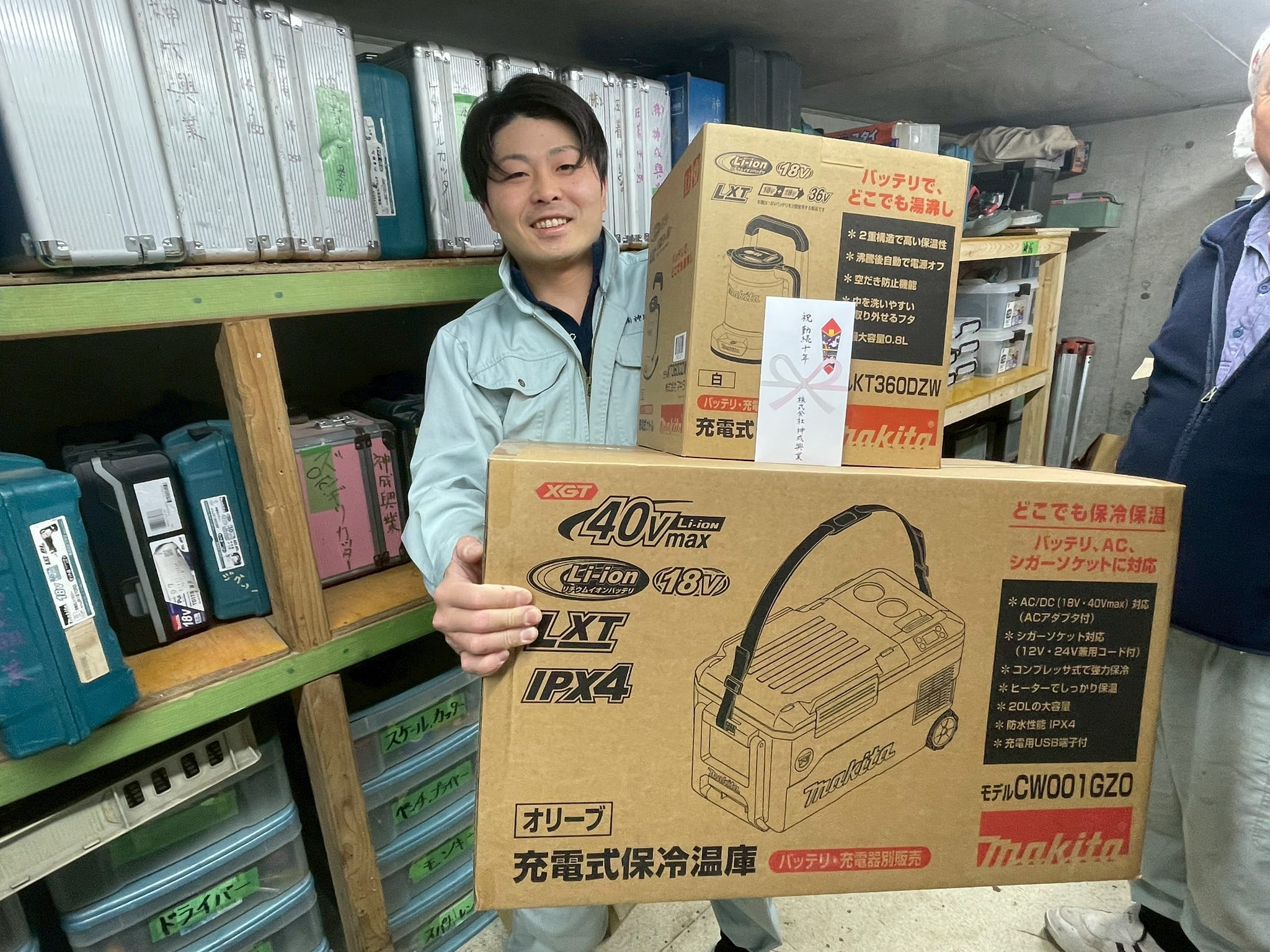 感謝と敬意を込めて、勤続表彰を行いました。